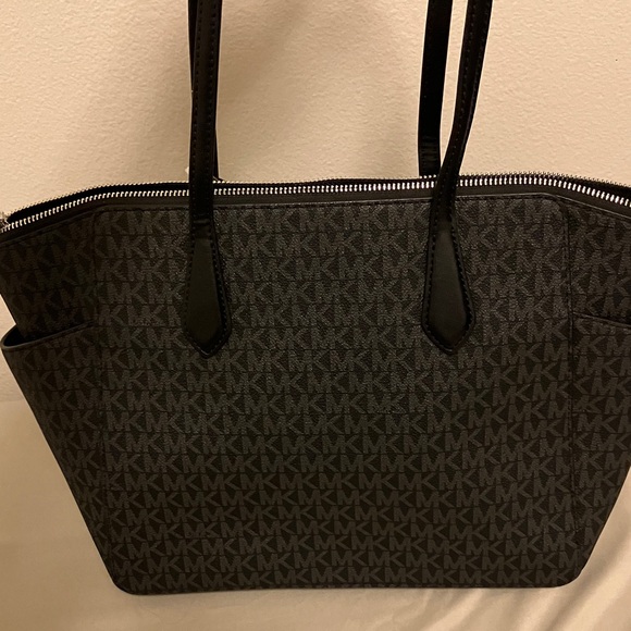 Michael Kors Black Marilyn Tote Bag - Picture 5 of 14